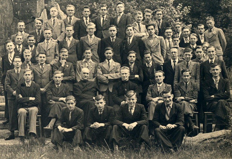 Het vijfde jaar van het Sint-Jozefscollege in Turnhout in het schooljaar 1941-1942. (Kadoc, Archief Belgische en Vlaamse Jezuïeten)