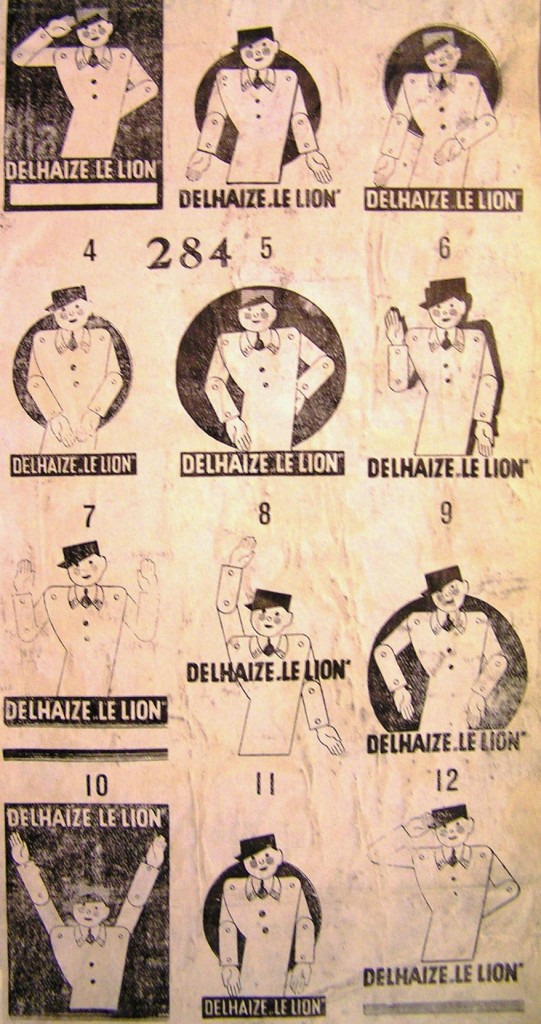 Voorbeelden van poses voor de levensgrote bordkartonnen mascotte Jacky, ca. 1930. 
